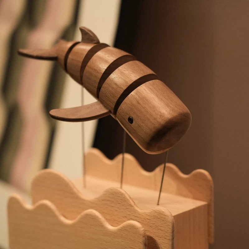 Handmade - Moving Whale